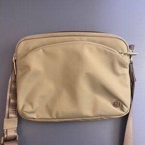 City Adventurer Crossbody Bag 2.5L